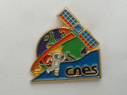 Pin's  CNES - Espace