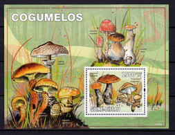 1 Feuillet Neuf** De Guiné-Bissau  Champignon, Mushroom, Pilze, Setas - Champignons