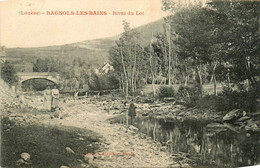 Bagnols Les Bains * Un Coin Du Village Et Rives Du Lot * Villageois - Sonstige & Ohne Zuordnung