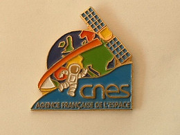 Pin's  CNES - GRAND MODEL - Ruimtevaart