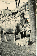 Langogne * Un Paysan Conduisant Sa Vache à La Foire * Marché Aux Bestiaux - Langogne