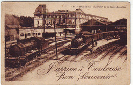 31. TOULOUSE . INTERIEUR DE LA GARE MATABIAU . TRAINS . J'ARRIVE A TOULOUSE BON SOUVENIR - Toulouse