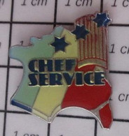 3117 Pin's Pins / Beau Et Rare / THEME : ALIMENTATION / HEXAGONE TRICOLORE TOQUE CHEF SERVICE - Alimentation