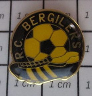 3117 Pin's Pins / Beau Et Rare / THEME : SPORTS / CLUB FOOTBALL RC BERGILERS  Commune Belge D'Oreye Située En Région Wal - Football