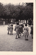 Photo Circa1950 Saint Nazaire Cour D'école Maternelle A Situer  Réf 16389 - Anonyme Personen