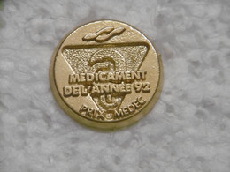 Pin's Médical - PRIX MEDEC Médicament De L'Année 1992 - Pins Prix Académie De Médecine - Pin Relief Doré - Médical