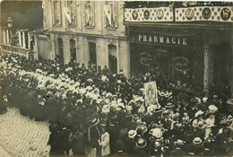 Angers * Carte Photo Photographe J. EVERS * Procession Ou Fête Passant Devant La Pharmacie DELAVAULT - Angers