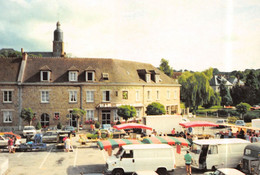 PUTANGES - Un Jour De Marché, 1988 - Fourgons, Hôtel Du Lion - Photo Jean Clérembaux, Collection Fromentin - Putanges