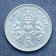 Grande Bretagne - 5 New Pence 1970 Elisabeth II - 5 Pence & 5 New Pence