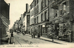 Avranches * La Rue De La Constitution * Grand Bazar De L'Hôteld E Ville * Tramway Tram - Avranches