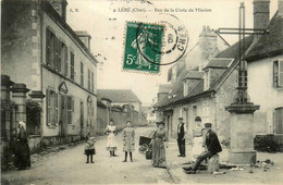 Léré * La Rue De La Croix De Mission * Villageois - Lere