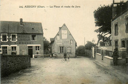 Assigny * La Place Du Village Et La Route De Jars * Hôtel Du Boeuf E. DOUCET - Otros & Sin Clasificación