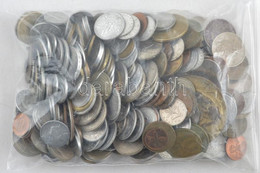 Vegyes, Magyar és Külföldi érmetétel Mintegy ~1kg Súlyban T:vegyes Mixed, Hungarian And Foreign Coin Lot (~1kg) C:mixed - Zonder Classificatie