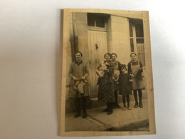 Carte Photo Recoupée Famille Chat. - Anonymous Persons