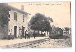 CPA 37 Champigny Sur Veude La Gare Train - Champigny-sur-Veude