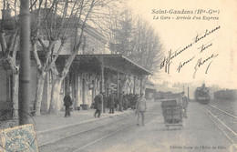 CPA 31 SAINT GAUDENS LA GARE ARRIVEE D'UN EXPRESS (TRAIN - Sonstige & Ohne Zuordnung