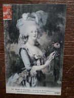 L22/1809 MUSEE DE VERSAILLES - PORTRAIT DE MARIE ANTOINETTE DIT A LA ROSE - PEINTURE DE MADAME LEBRUN - Musées