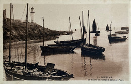 Clohars Carnoët - Douëlan - Le Phare Et Bateaux Dans Le Port - Clohars-Carnoët