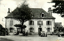 St Martin La Méanne * Place Et Façade Hôtel Des Voyageurs MONCAUZE * Automobile Voiture Ancienne Citroën Traction - Autres & Non Classés