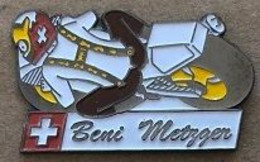 MOTO - BENI METZGER - BRETELLES - MOTOCYCLISTE - N°445 - CASQUE AVEC CROIX SUISSE - SCHWEIZ - SWITZERLAND -      (30) - Motorfietsen