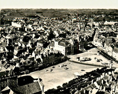 Autun * Vue Aérienne Sur La Place Du Champ De Mars * Manège Carrousel - Autun