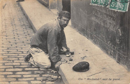 CPA 94 VAL DE MARNE BONNEUIL CERTAINEMENT UN RICHARD SUR LE PAVE (cpa Rare - Sonstige & Ohne Zuordnung