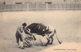 CPA - Corrida De Toros - Suerte De Capa - Toreador - Arêne - Taureau - Corrida