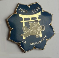 SP306 Pin's Judo Club La Meilleraye De Bretagne Loire-Atlantique Ju-jitsu JI ITSU Achat Immédiat - Judo