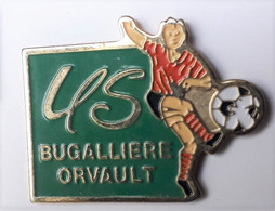 SP331 Pin's FOOT Football US Bugalliere Orvault Loire Atlantique Achat Immédiat - Football