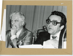 ANDRE DELELIS  Ministre Et JEAN PAQUET  Président De La Chambre Des Métiers En 1982 - Identified Persons