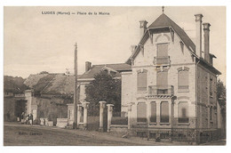 LUDES - Place De La Mairie - Autres Communes