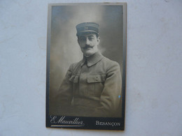 PHOTO ANCIENNE Format Carte De Visite ( 6,5 X 11,5 Cm) - Portrait De Soldat - Photographe E. MAUVILLIER - BESANCON - Identified Persons