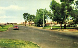 Australia, SA, ELIZABETH, Philip Highway, Car (1960s) Postcard - Andere & Zonder Classificatie