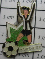 3119 Pin's Pins / Beau Et Rare / THEME : SPORTS / CLUB FOOTBALL MARLOIE SP Ville De Marche-en-Famenne Située En Région W - Football