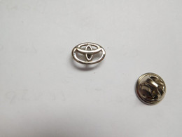 Beau Pin's , Auto Toyota , Logo Argent - Toyota