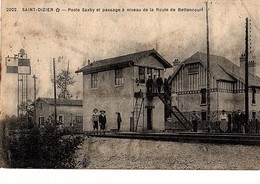 Saint Dizier :   Poste Saxby Et Le Passage A Niveaux De La Route De Bettancourt - Saint Dizier