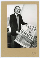 JEAN CLAUDE DELARUE Leader De SOS Environnement  En Campagne Présidentielle En 1980 - Identified Persons
