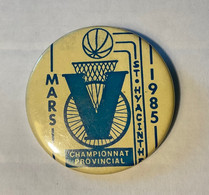 PIN’S, BROCHE, MACARON - CHAMPIONNAT PROVINCIAL DE BASKETBALL ST HYACINTHE, QUÉBEC EN MARS 1985 - - Basketball