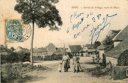 Spoy * La Route De Dijon , Entrée Du Village * Villageois - Altri & Non Classificati