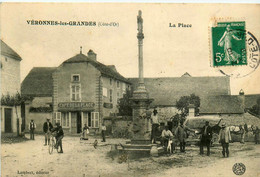 Véronnes Les Grandes * La Place Du Village * Café De La Place * Attelage Bornier Maison SAQUEN - Other & Unclassified