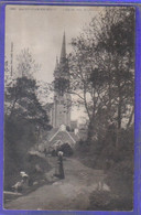 Carte Postale 29. Saint-Jean-du-Doigt  L'église Vue Du Chemin  Très Beau Plan - Saint-Jean-du-Doigt