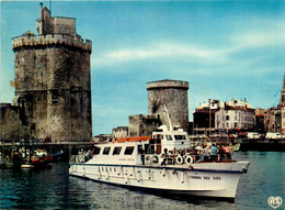 La Rochelle * Le Port Et Le Bateau Des Croisières Inter îles L'OISEAU DES ILES - La Rochelle