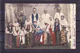 RUM5-67 O FAMILIE LA DOMNESCI IN MUSCEL - Romania