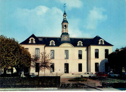 Chatou * La Place De La Mairie * Hôtel De Ville - Chatou