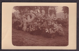 Cemetery - Image Of Grave With Flowers / Postcard Not Circulated - Funeral