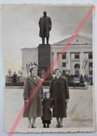 Photo D'époque. Original. Mode. Les Femmes Et Lénine. URSS - Objects