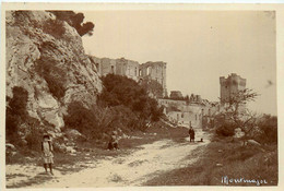 Arles * Montmajour * Carte Photo * Chemin Et Vue Sur Le Château - Arles