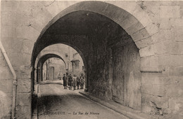 Périgueux * La Rue Du Niveau * Villageois - Périgueux