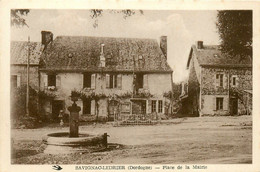 Savignac Ledrier * La Place De La Mairie * Fontaine - Sonstige & Ohne Zuordnung