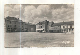 3. Liffol Le Grand, La Place D'Armes (CP Vendue Dans L'état) - Liffol Le Grand